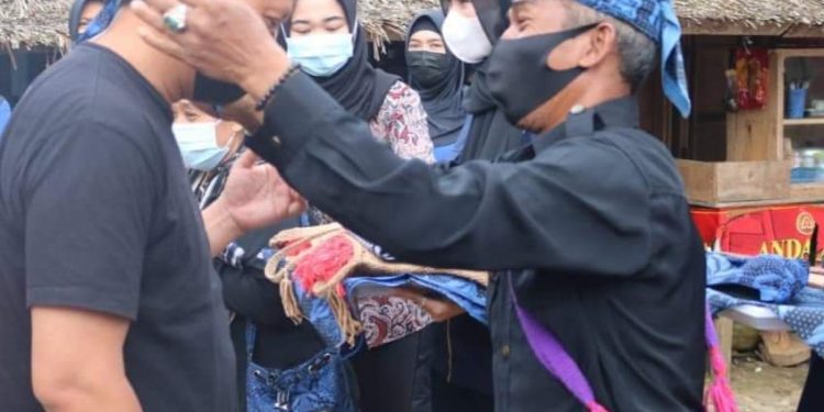 Ingin Mengadu ke Presiden Jokowi,Para Koalisi Aktivis Kab. Rembang NEKAT Berjalan Kaki Dari Kantor DPRD Rembang ke Jakarta