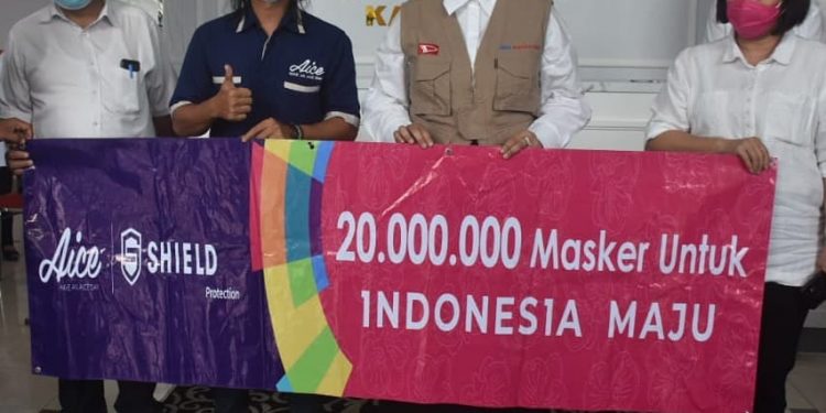 Pemkab Karawang Terima Bantuan 1 Unit Mobile Clinic dan 5.000 Masker