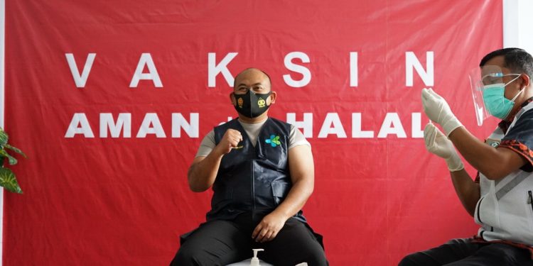 Kapolres AKBP Agus Waluyo Ikuti Vaksinasi di Simalungun