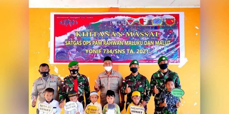 Satgas Yonif 734/SNS Melaksanakan Khitanan Massal
