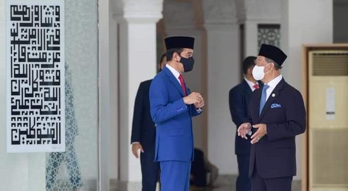 Tunaikan Sholat Jumatan Bersama antara Presiden Jokowi dan PM Muhyiddin Yassin di Masjid Baiturrahim