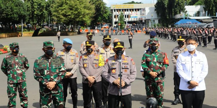 SAT LANTAS POLRES GOWA DAN DISHUB GEMBOK 25 UNIT MOBIL PARKIR SEMBARANGAN