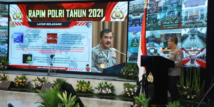 Kabaharkam Polri Beri Pengarahan pada Rapim Polri 2021