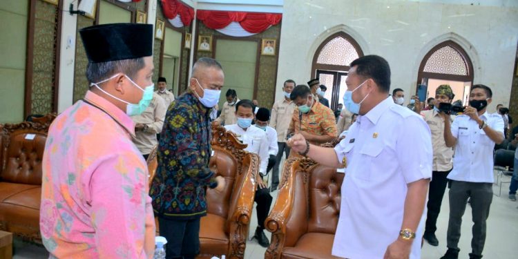 Bupati Kampar Hadiri Pelantikan Ketua dan Pengurus PWI Kabupaten Kampar Periode 2020-2023