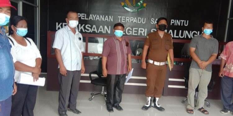 Akhirnya Warga Pardomuan Bandar melaporkan Pangulu ke Kejari Simalungun