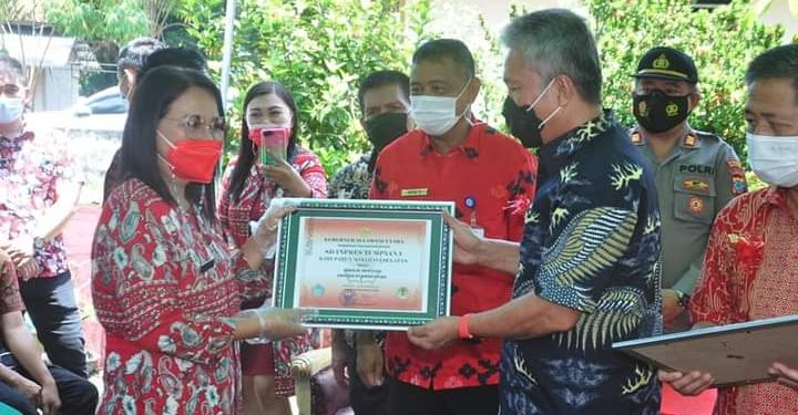 Serahkan Penghargaan Adiwiyata tingkat Provinsi Sulut , FDW Apresiasi semua stakeholder terkait