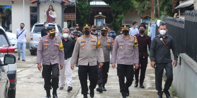 PASTIKAN KUNINGAN BENAR-BENAR KONDUSIF, KAPOLRES KUNINGAN KEMBALI LAKUKAN MONITORING PATROLI PENGAMANAN TERPADU KE SEJUMLAH GEREJA