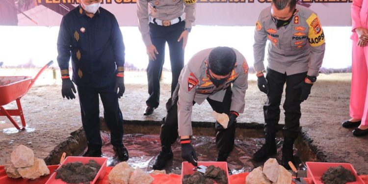 Kapolda Sulsel Letakkan Batu Pertama Pembangunan Gedung Pelayanan Publik Terintegrasi “Wicaksana Laghawa” Polres Enrekang