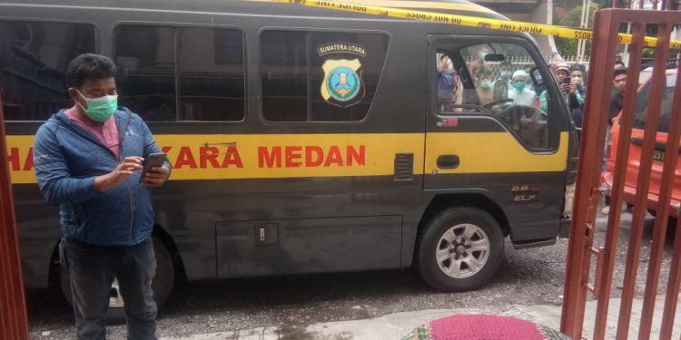 Diduga Bunuh Diri Dengan Cara Melompat dari Lantai III
