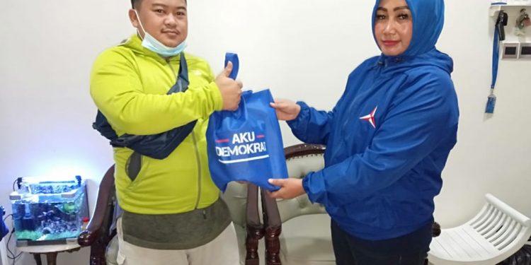PAC Cimahi Utara Partai Demokrat Kota Cimahi Bagikan Paket Sembako dan Paket Lebaran
