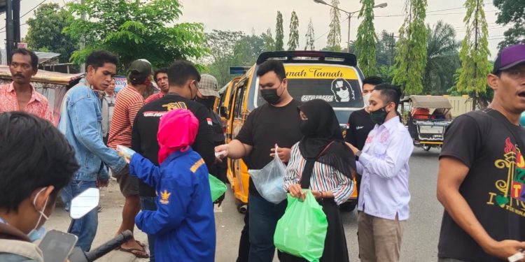 GNI, GAAS, dan komunitas Club Motor Genre Berbagi Masker dan Takjil