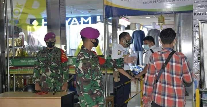 MARINIR PERKUAT PAM PPKM DI TANAH ABANG
