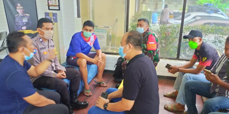 Menjelang Dimalam Takbiran Anggota TNI Berpakaian Preman di Keroyok Tukang Parkir
