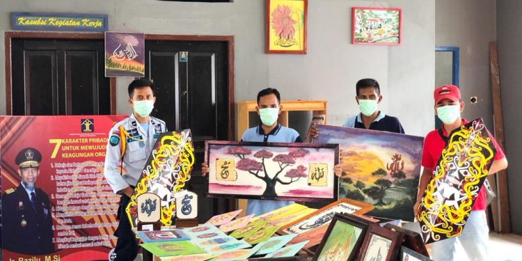 Selama Masa Pandemi Warga Binaan LP Kelas IIB Nunukan, Tidak Berhenti Berkreasi Dengan Menghasilkan Kerajinan Tangan Kaligrafi”