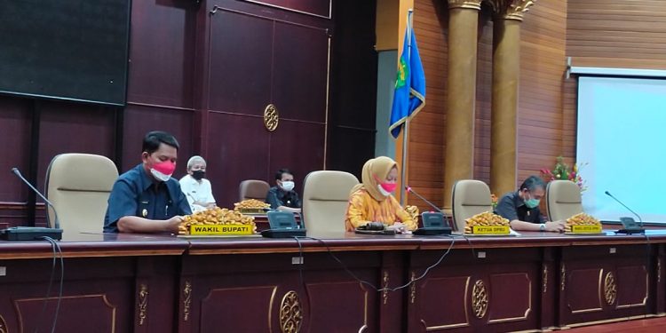 TAWWANA’ SMK NEG 6 MAKASSAR SAMBANGI KORBAN BENCANA KEBAKARAN DIKOMPLEX LEPPING JALAN MUH TAHIR MAKASSAR.