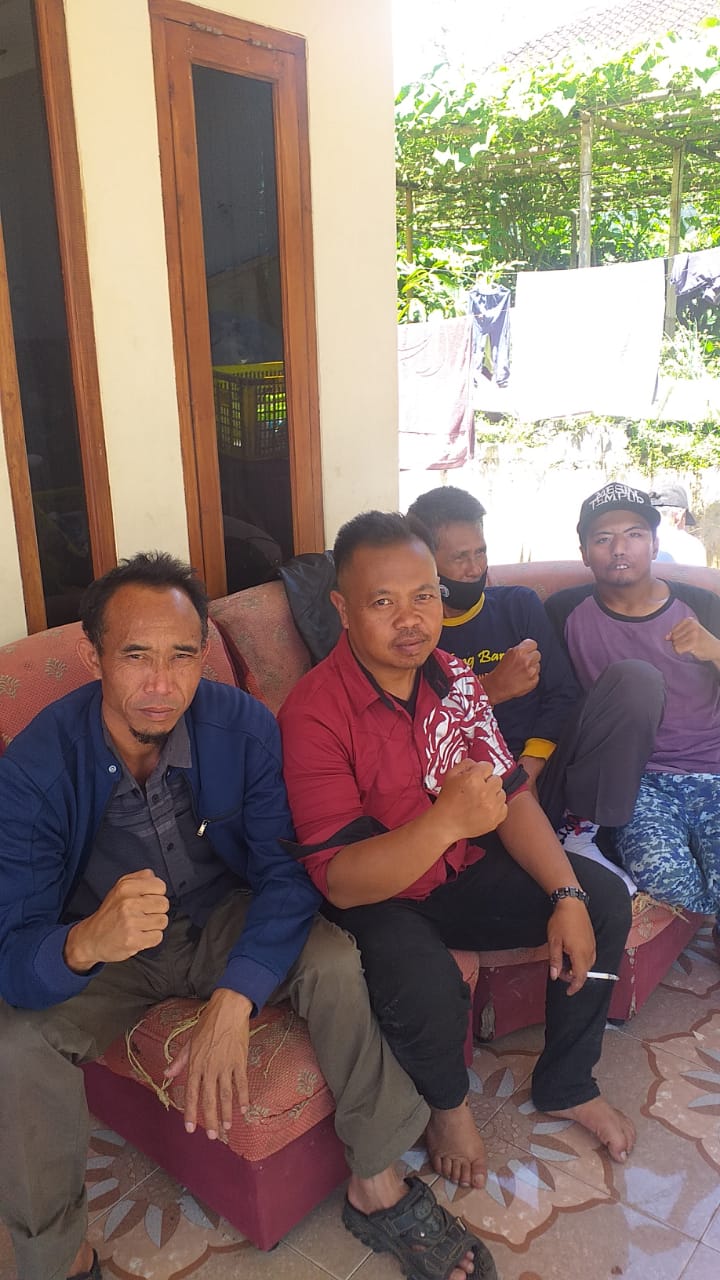 Kepala Desa Terpilih Desa Tugu Mukti, Kecamatan Cisarua Kabupaten Bandung Barat,Nandang Suherman saat berada di Kediamannya Kp.Tugu Mukti RT01/04, Senin (29/12/2021)