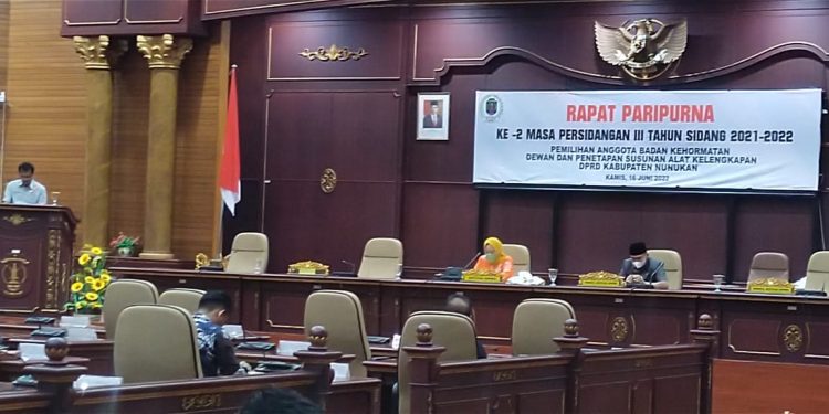 Hadiri Prosesi Wisuda Putrinya, Ridwan Kamil Haturkan Terima Kasih kepada Guru