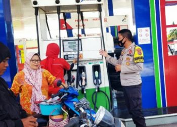 BKTM Bripka Agus Salim saat cek SPBU Bagik Papan