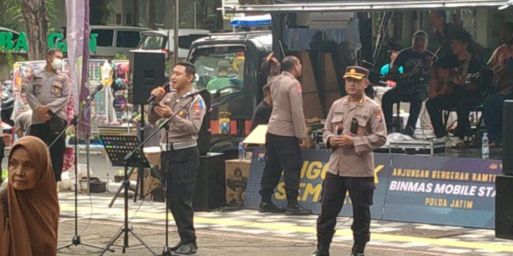 MASIH MAU KOO!!!POLISI MENGOBRAK ABRIK DAN BAKAR TEMPAT TRANSAKSI NYABU, 16 ORANG DIAMANKAN