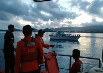 Mati Mesin Akibat Kehabisan Bahan Bakar, Sebuah Kapal  YACHT Dievakuasi Dari  Perairan Selat Lombok.