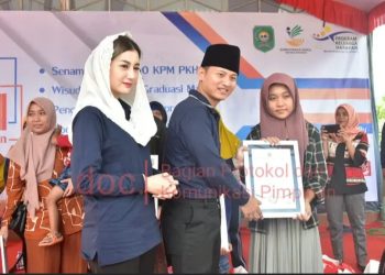 Bupati Aspresiasi 11 Perempuan Kecamatan Karangan Yang Menyatakan Keluar Dari KPM PKH