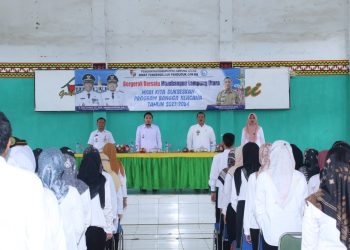 Wakil Bupati Lampung Utara Serahkan 107 (SPT) Kepada (TKS) di Aula Dinas Pertanian