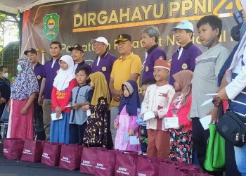 Meriahkan HUT PPNI Ke 49 ,Sekda Trenggalek Edy Suprianto Ikuti Jalan Sehat