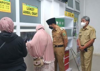 Bupati Trenggalek Mochamad Nur Arifin Turun Langsung Ikut Mendampingi Pelayanan Di RSUD dr Soedomo