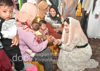 Safari Ramadhan di Masjid At-Takwa Gandusari , Bupati Arifin Kenang Kebaikan Kades Widoro