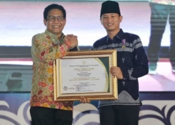 Sukseskan Tranmigrasi, Bupati Trenggalek Raih Penghargaan Kemendes PDTT