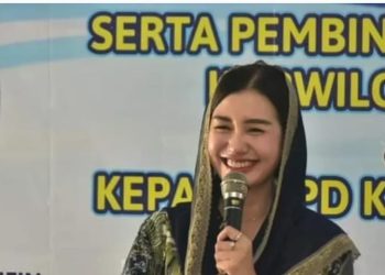 Wujudkan Pendidikan Berkuwalitas, Ketua TP PKK Novita Hardini Hadiri Mening Deh Di Desa Pucanganak