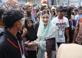 Istri Bupati Trenggalek Novita Hardini Tutup Rangkaian Labuh Laut Sembonyo Prigi 2023