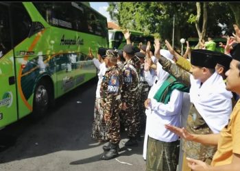 Bupati Nur Aripin Berangkatkan 519 Calon Jamaah Haji Asal Trenggalek