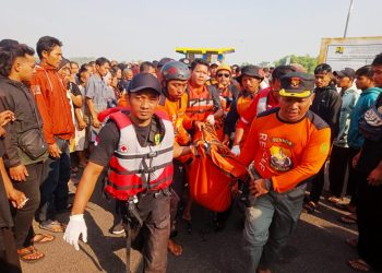 Senkom Rescuer Tanggap Cepat Bersama BPBD Dalam Penanganan Evakuasi Laka Air