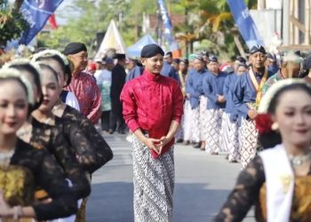 Upacara Adat , Bupati Aripin Larung Kepala Kerbau Di Dam Bagong