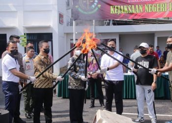 Pemkab dan Kejari Lampung Utara Musnahkan Barang Bukti Tindak Pidana