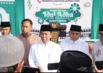 Bupati Lampung Utara Budi Utomo Bersama Forkopimda Melaksanakan Sholat Idul Adha 1444 H, Bertempat di Halaman Pemda