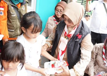 Pasca-bencana Banjir, Emma Dety Laksanakan Trauma Healing Kepada Anak-anak di Dayeuhkolot Kab Bandung