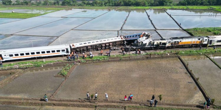 Bey Machmudin Sampaikan Duka Mendalam Musibah Kecelakaan Kereta Api di Kabupaten Bandung Data sementara empat korban meninggal