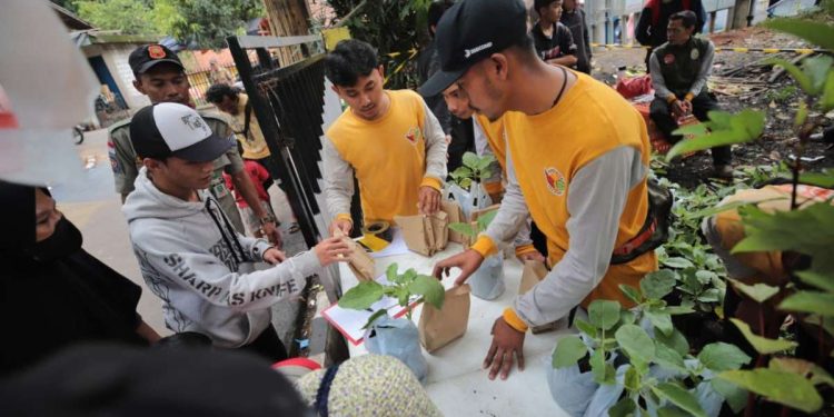 Warga Serbu Gerakan Pangan Murah On the Road di Kelurahan Palasari