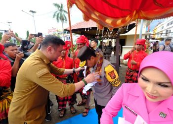Kapolda Sulsel Disambut Pemkab Gowa dan Bersama Polda Sulsel Menyalurkan 4.000 Paket Sembako ke Masyarakat,Sekaligus Resmikan Klinik Polres Gowa