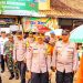 Anggota TNI-Polri dan Relawan Senkom Kompak Bersih-bersih Pasar Mojogedang