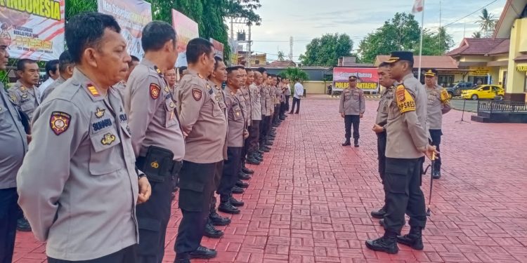 Tingkatkan Kesidiplinan, Kapolres Periksa Kerapian Personelnya