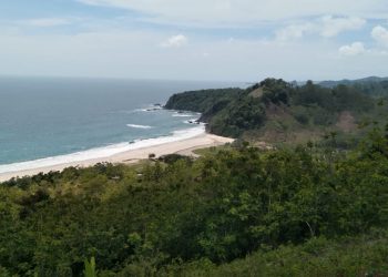 Wisata Paralayang Bukit Waung Memikat Hati Para Wisatawan
