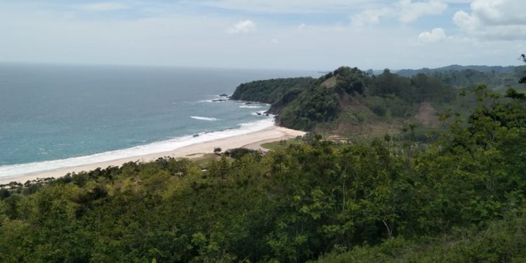 Wisata Paralayang Bukit Waung Memikat Hati Para Wisatawan