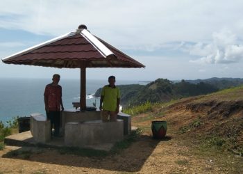 Wisata Paralayang Bukit Waung Memikat Hati Para Wisatawan