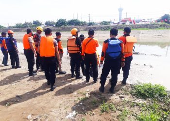 3 Hari Basarnas Bersama Senkom Rescue dan Sejumlah Relawan Berjibaku Melakukan Pencarian Bocah 8 tahun Hanyut