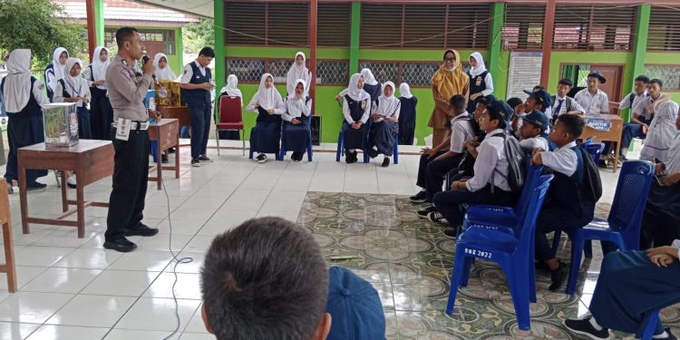 Satlantas Polres Bantaeng Sosialisasi UU No 22 Tahun 2009 ke Sekolah