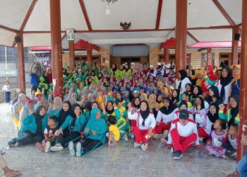Giat senam bersama ibu ibu Desa Bantur