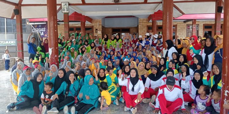 Giat senam bersama ibu ibu Desa Bantur